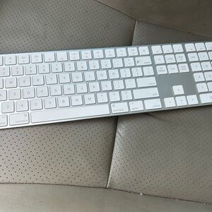 Wireless Silver and White Keyboard
